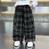 Calças de Trabalho Xadrez para Meninos Primavera e Outono 2026 Outono Novo Estilo Coreano Cool Bebê Casual Calças Longas Calças de Perna Larga