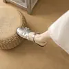 Zapatos Mary Jane Plateados Franceses para Mujer 2025 Nuevo Estilo Británico Retro Moño Punta Redonda Suela Suave Zapatos de Ballet
