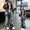 Conjunto jeans para meninas 2026 primavera e outono novo estilo tendência estilo coreano high street jaqueta e calça wide leg conjunto de duas peças para crianças mais velhas