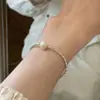 Pulsera de Perlas de Imitación Nueva Transfronteriza 2025, Estilo Retro de Moda, Temperamento Suave y Elegante, Conjunto Elegante de Accesorios para Manos, Regalo para Mujeres