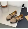 Sapatos Mary Jane plataforma com fivela de veludo para mulheres, novo estilo verão 2026, bico quadrado, com tachas, sapatos de balé da moda