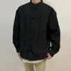 Nova camisa estilo chinês com gola mandarim e botões, mangas compridas, para homens, adequada para primavera e outono, apresentando um design único e sofisticado, semelhante a uma camisa ou jaqueta estilo Tang.