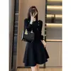 Vestido de punto de manga larga para otoño e invierno, vestido línea A que ciñe la cintura, adecuado para usar en capas con un suéter, se puede usar como vestido base o como un pequeño vestido negro