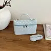 Bolso sencillo de lunares para mujer, nuevo bolso cuadrado pequeño tipo caja casual 2026, bolso cruzado versátil de verano con acabado texturizado