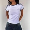 2025 Nuevo Estilo de Verano Camiseta Casual de Manga Corta para Mujer con Contraste en Blanco y Negro, Bordado de Lazo y Puntadas de Moda