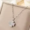 Giratório Girassol Colar Moda Feminina Luz Luxo Girassol Pingente Nicho Design Sense 18K Ouro Titânio Aço Clavícula Cadeia