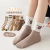 Meias novas de outono e inverno femininas frescas doces meias curinga meias de letras de desenho animado meias de urso fabricantes atacado de pronta entrega