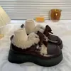 Otoño/Invierno 2026 Nuevos Zapatos Planos de Cuero Pequeños con Plataforma de Suela Gruesa, Lazo y Felpa Plus, Estilo Británico Cálido de Felpa, Moda