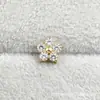 ASTMF-13 Aleación de Titanio Dorado Súper Brillante Zircón Redondo Flor de Cinco Pétalos Titanio G23 Rosca Interna Joyería de Pendiente de Zirconia para Perforación