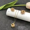 Conjunto de pendientes y collar Xuping estilo vintage de nicho europeo y americano transfronterizo, conjunto de joyería elegante de aleación de cobre, venta al por mayor y hecho a medida