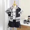 Conjunto de Ropa de Verano para Niños 2026 Nuevo Elegante Versión Coreana Camisa de Manga Corta Delgada con Estampado de Letras Conjunto de Tres Piezas Moderno