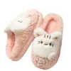 Zapatillas de Algodón Suaves y Lindas de Gatito Peluche para Mujer 2026 Nuevo Estilo Hogar Suela Gruesa Antideslizantes Cálidas Exteriores Suela Suave Casual