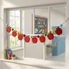 Exclusivo para ventas transfronterizas: Manzanas decorativas de fieltro y pancartas de pompones coloridos para la temporada de regreso a clases en preescolar, decoraciones para el aula, dropshipping OEM