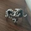 Anillo de cabeza de oveja retro europeo y americano moderno para hombre, diseño de nicho, anillo para dedo índice hip hop oscuro abierto, joyería animal dominante