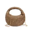 2025 Venta al por mayor de fábrica Bolso esmerilado de moda nuevo Bolso tejido a mano Tendencia Otoño e Invierno Bolso cruzado de lujo ligero para mujer