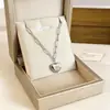 Nuevo producto transfronterizo: Cadena de clavícula elegante y versátil de lujo ligero con incrustaciones de microdiamantes, collar de acero de titanio, accesorio de joyería que no se decolora