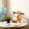 Lámpara de mesita de noche decorativa de ardilla famosa de Ins de Internet nórdico para sala de estar, dormitorio, estudio, resina, habitación de niños, lámpara de mesa linda, luz cálida