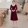 Vestido Francês Vermelho de Veludo para Mulheres no Outono e Inverno, Vestido para Brinde da Noiva, Visual Elegante e Emagrecedor, Ocasião Importante, Saia Evasê