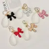 Llavero de Lujo Completo con Diamantes y Lazo de Cristal Sensación de Alta Gama Colgante de Bolso con Cadena de Perlas Tendencia de Moda Colgante de Pedrería