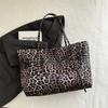 2025 Nuevo Bolso de Hombro Casual Simple de Moda para Viajero, Portátil, Estilo Europeo y Americano Retro, Estampado de Leopardo, Bolso Tote de Gran Capacidad