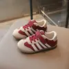 Zapatos estilo alemán para niñas 2026 Otoño/Invierno Nuevos Zapatos Deportivos para Niña Pequeña Suela Suave Zapatos Estilo Forrest Gump para Niños Zapatos Casuales de Tabla para Estudiante