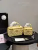 Novo modelo popular de comércio exterior: caixa de maquiagem pequena com alça estilo Chanel, nécessaire para batom, bolsa acolchoada com corrente, bolsa de ombro, bolsa transversal