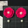 Accesorios para zapatos Croc Charms y hebillas para zapatos DIY al por mayor Camelia de terciopelo rojo rosa Perla Decoración de zapato desmontable