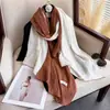 Novo Lenço Longo de Algodão Estilo Japonês com Cor Degradê e Patchwork Contrastante, Lenço de Algodão e Linho para Mulheres, Xale Versátil Confortável Casual para Outono e Inverno