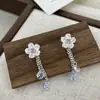 Nuevos pendientes de flor de cerezo con borlas para mujer, pendientes de pétalos, diseño de nicho, pendientes largos versátiles, venta al por mayor en vivo