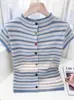 2026 Nuevo Estilo de Verano para Mujer Camiseta Casual de Manga Corta a Rayas Azules con Diseño Único y Hermoso