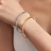 Pulsera con cierre de trébol de cuatro hojas incrustado de circonita en cobre para mujer, pulsera fina de anillo vintage exquisita con microincrustaciones de trébol de la suerte, pulsera de celebridad de internet de lujo ligero