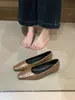 Sapatos femininos de salto baixo, versáteis, de estilo francês, para uso em diversas ocasiões, novo estilo, bico quadrado, versáteis com saias, para o trabalho, sapatos baixos super macios, sem cadarço