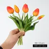 Venta al por mayor transfronteriza de tulipanes de 5 cabezas, tulipanes de goma de tacto suave de alta calidad, decoraciones de escritorio en stock, ramos de fotos decorativos