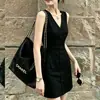 Vestido blanco sin mangas estilo coreano para mujer, verano 2026, de un solo pecho, cuello en V, entallado a la cintura, adelgazante, vestido corto tipo top sin mangas para petite