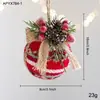 Nueva decoración de Navidad: fruta roja de lana, piña, bola de espuma de puntos blancos, adorno colgante de forma única para decoración de ambiente navideño