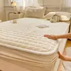 Nueva sábana bajera de terciopelo de leche clase A pieza única estampada acolchada color liso simple engrosada completamente cerrada antideslizante protector de colchón