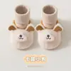 26 Sapatos de Pelúcia Espessos Antiderrapantes para Bebê e Criança Pequena Meias Sapatos Quentes de Solado Macio para Bebê e Criança Pequena Coberturas de Sapato com Orelha Pequena