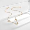 Collar sencillo y elegante de acero y titanio con circonitas esmeralda cuadradas para mujer, estilo frío, cadena de clavícula sin color oro de 18 quilates.