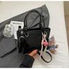 Bolsa Balde Portátil para Mulheres 2025 Nova Moda Estilo Coreano Bolsa Pequena Design de Nicho Casual Roupa de Trabalho Bolsa de Ombro Transversal