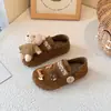 Zapatos de Cuero de Moda con Muñeca de Dibujos Animados Casuales para Niñas 2026 Primavera y Otoño Nuevos Suela Suave Gamuza Zapatos Birkenstock Mocasines Versátiles