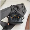Mochila Retro de Alta Apariencia para Mujer 2025 Nueva Moda Elegante Bolsa de Viaje para el Trabajo Tendencia de Mochila de Motocicleta Americana