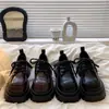 Moda e Versátil Salto Grosso com Sapatilhas de Saia para Mulheres 2025 Outono e Inverno Novo Estilo Britânico Retrô Sapatos Pequenos de Couro com Solado Grosso Femininos com Cadarço