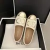 Mocassins Casuais Prateados Estilo Francês Slip-On para Mulheres, Modelo Novo 2025 com Sola Grossa, Sapatos de Pescador Rasos Tecidos Inspirados em Chanel