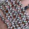 Perlas de Agua Dulce Naturales Grises con Forma de Arroz Perforadas en el Borde de 4-5 mm Cuentas Sueltas Cuentas de Perla con Forma de Arroz de Tres Siete Agujeros Materiales para Manualidades