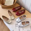 Zapatos planos cómodos de rendimiento con lazo, estilo princesa coreana, zapatos individuales de primavera y otoño 2026 para niños, zapatos de piel, zapatos para niños con suela blanda