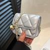 Bolsas Femininas 2026 Nova Tendência Alta Qualidade Moda Nicho Design Bolsa de Ombro Único Transversal Outono e Inverno Bolsa Acolchoada com Corrente