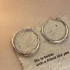 Pendientes de anillo liso transfronterizos europeos y americanos con aguja de plata, pendientes de nicho de viento frío, pendientes de temperamento de moda, lujo ligero, sentido de alta gama