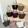 Bolso Cubo de Color Sólido Simple de Mano para Mujer, Nueva Moda 2026 Nylon para Viajes Diarios Gran Capacidad Bolso de Hombro/Axila