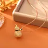 Con el mismo estilo que el que se usa en las tiendas de oro, el collar con colgante de calabaza Fulu Shuangzhi tiene un estilo chino de alta gama, moderno y festivo con un diseño hueco, lo que lo convierte en una cadena de suéter de moda