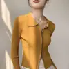 Jaqueta de tricô com gola polo e zíper em fio core-spun, suéter moderno de manga longa, caimento slim, top curto